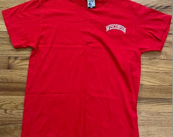 Wisconsin University Badgers Y2K Red Embroidered T-Shirt Preshrunk Cotton Medium EUC - Free Shipping