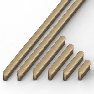 Könnte beinhalten: Satz von sechs goldfarbenen Metall-Schrankgriffen mit strukturierter Oberfläche. Die Griffe sind in verschiedenen Größen, von klein bis groß.