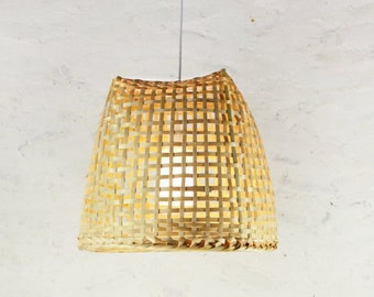 Lampada a sospensione in cesto di bambù intrecciato a mano, paralume artigianale