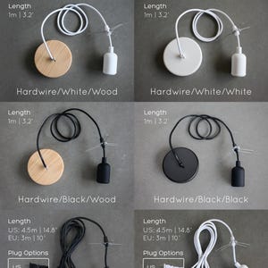 Op de afbeelding: Vier verschillende snoeropties voor een hanglamp. De opties omvatten een wit snoer met een witte plafondplaat en een witte fitting, een wit snoer met een houten plafondplaat en een witte fitting, een zwart snoer met een zwarte plafondplaat en een zwarte fitting, en een zwart snoer met een houten plafondplaat en een zwarte fitting. De snoeren zijn verkrijgbaar in twee lengtes: 1 meter (3,2 voet) en 4,5 meter (14,8 voet). De snoeren zijn ook verkrijgbaar met een stekkeroptie voor Amerikaanse en EU-stopcontacten.