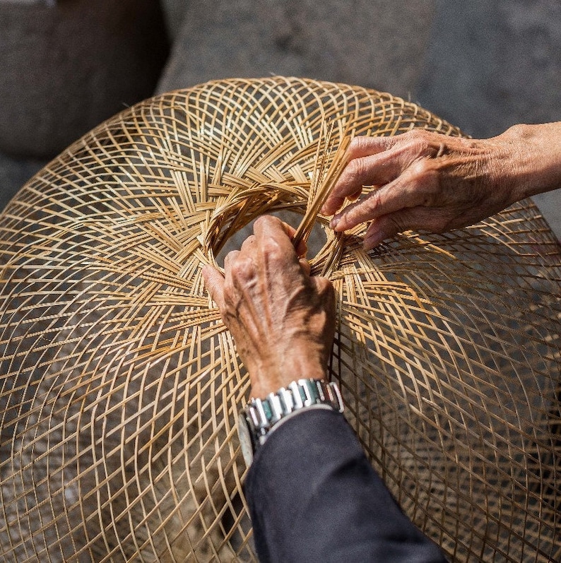 Handvävd flexibel bambu pendellampa, Japandi korglampskärm bild 8
