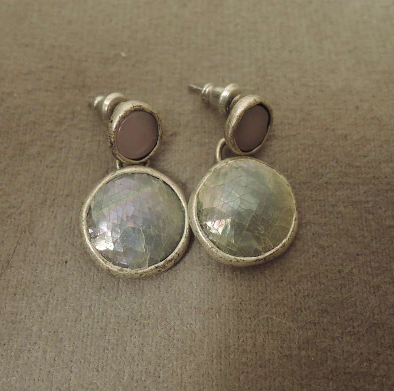 Silver Tone and Crackle Shell Drop Pierced Earrings 1980-/'90s