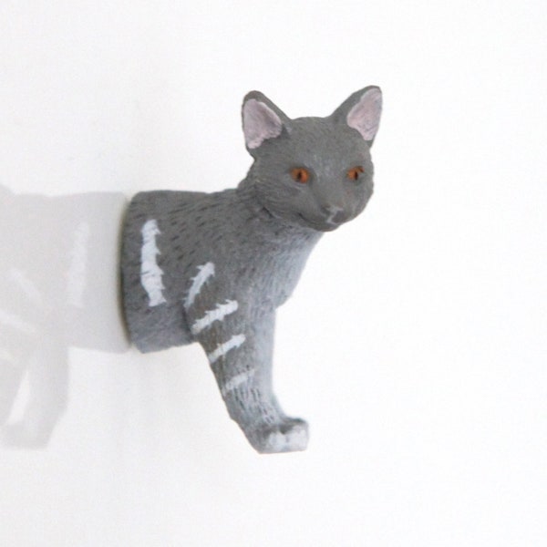 Magnet „Katze grau-weiß getigert“