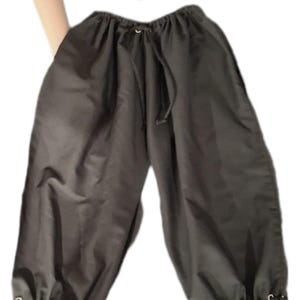 black medium adult 24&quot; knicker length renaissance pirate costume pants-with pockets, 30&quot;- 36 &quot; high stretch waist