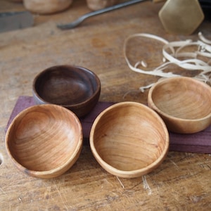 Wooden Pinch Bowls Set of 4 / Small wooden bowls / Hand carved Bowls image 4