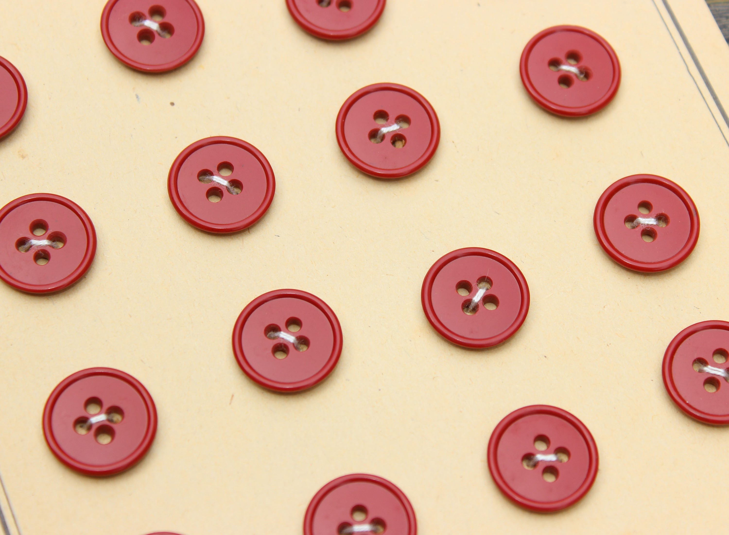Lot De 12 Boutons Vintage Rouges La Cigale - 30mm - Plastique Brillant Pour Manteau Ou Création