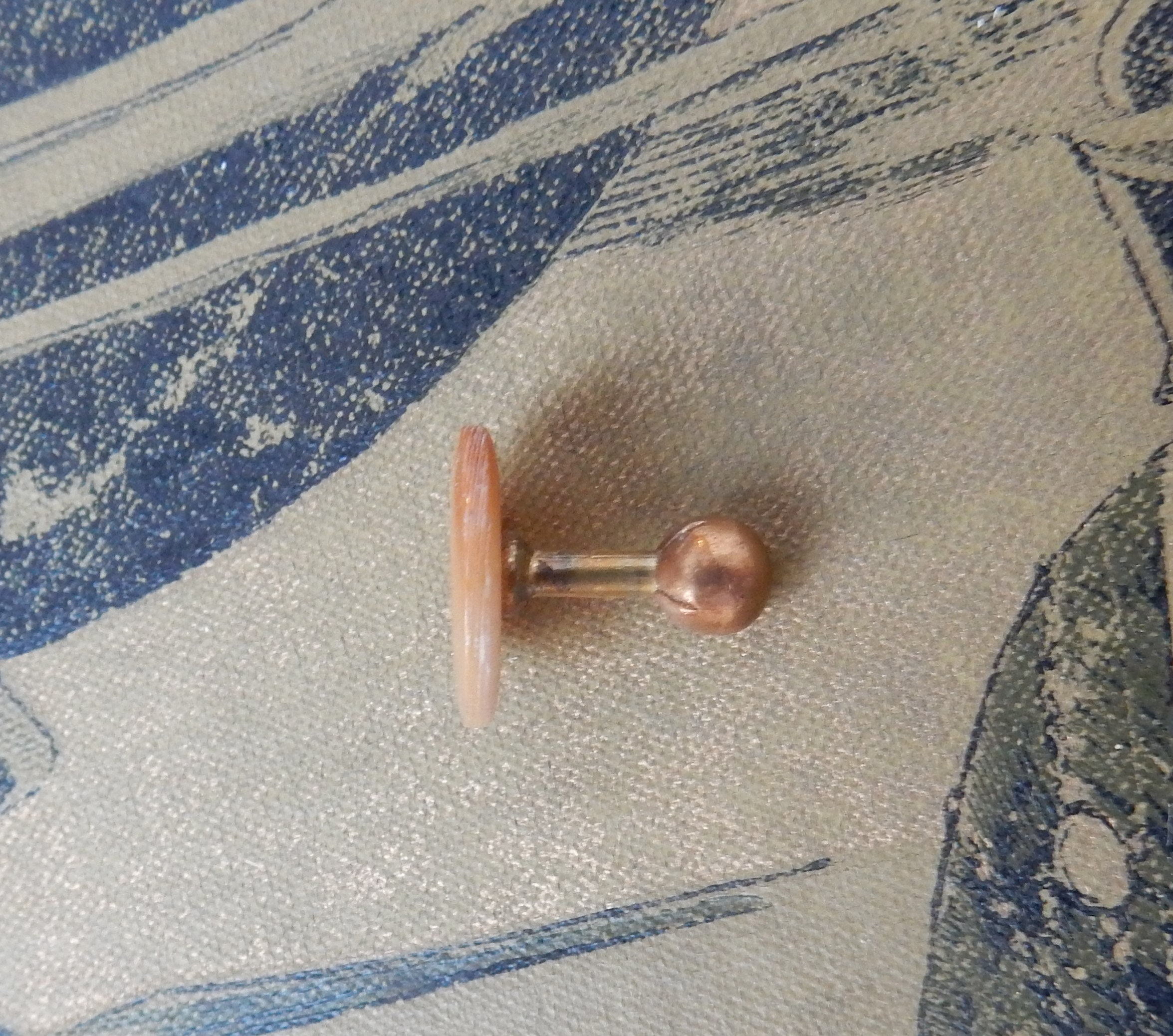 collar buttons