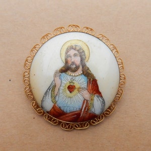 Vintage brooch hand painted porcelain The Sacred Heart of Jesus Christian