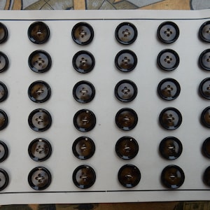 ヴィンテージプラスチック製オールドストックブラウンボタンカード36個NOS