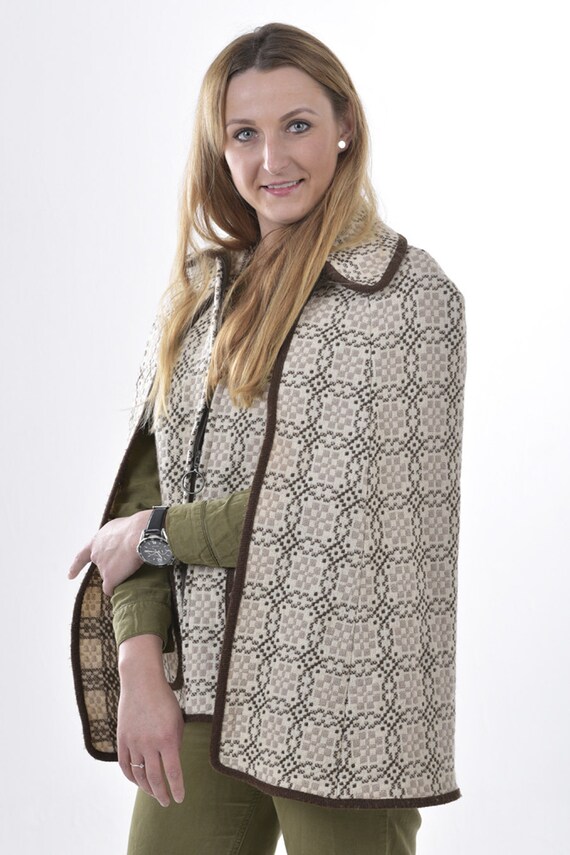 Vintage Welsh Woollens Tapestry Cape 10-12 - www.b