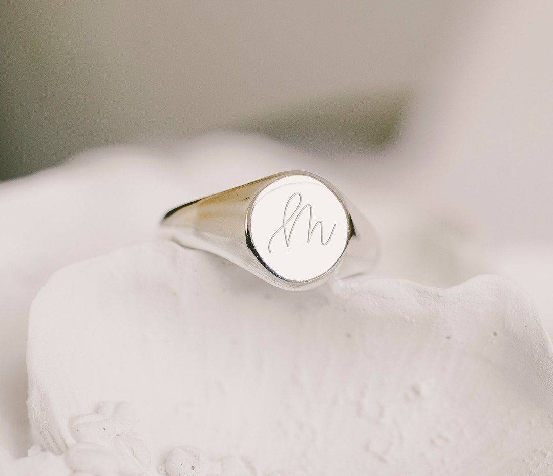 Sunset Script Monogram Signet Ring - Etsy