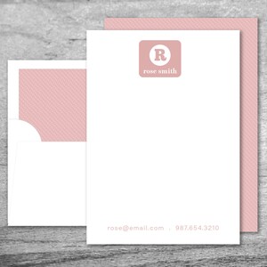 Quadratische Monogramm personalisierte Briefpapier Set | Umschläge mit koordinierenden Linern | 28 Schriftfarbauswahl