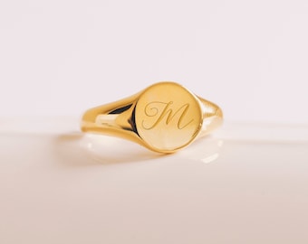 Single Elegant Script Monogram Signet Ring