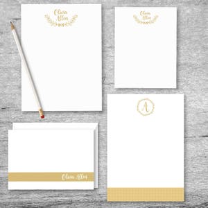Conjunto de papelería personalizada de Laurel dorado - 2 blocs de notas, 8 notas de tarjeta plana y 8 tarjetas y sobres plegados