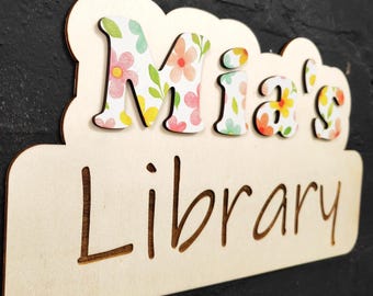 Personalised Kids Library Sign – Custom Wooden Name Sign with Floral Letters – Nursery or Bedroom Wall Decor – Book Corner Gift for Children