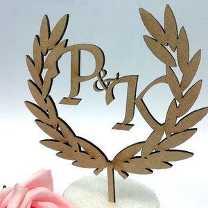 Krans bruidstaarttopper - gepersonaliseerde initialen - huwelijksreceptie bruiloft