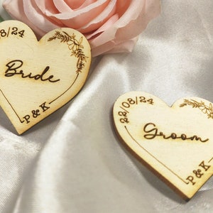 Prénoms de lieux en bois Cœurs Prénoms de mariage Réception de mariage Finition naturelle Sièges d'invité en bois Sièges de mariage