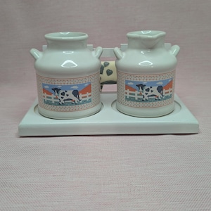 Azucarero y cremera de cerámica vintage con forma de vaca y diseño de melocotones en crema de Himark.