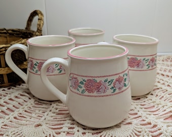 Tazze da caffè vintage con punto croce