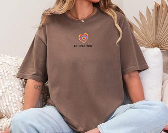 Be Here Now Comfort Colors Tee – Mindfulness Graphic Shirt