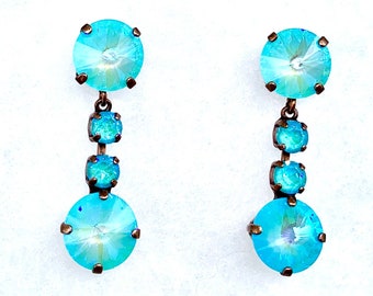 Superbes boucles d'oreilles turquoise, cristaux pendants brillants, pierres de cristal Aqua OOAK, cadre en cuivre antique, bijoux de plage, cadeau d'anniversaire