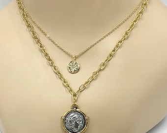 Collier en couches de pièces d’or, représente le charme de la pièce de monnaie romaine antique suspendu sur un collier en or, chaîne en or fine plus courte, votre choix de longueurs