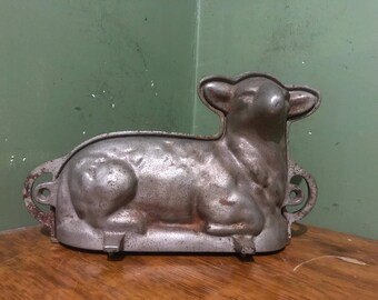 Vintage lamb mold