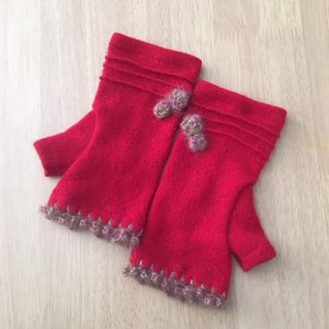 Red cashmere fingerless gloves / wrist warmers with flowers / Christmas,Valentine's gifts
