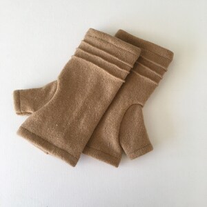cashmere fingerless gloves / wrist warmers / driving gloves in yellow beige