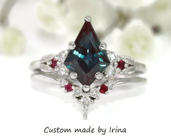 Kite Engagement Rings Set with Hand Engraved Nature Inspired Leaf Pattern