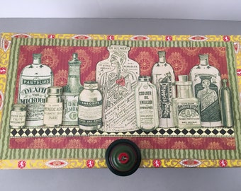 Caja de medicinas adornada: almacenamiento decorativo de recuerdos
