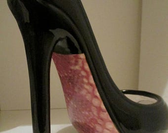 Snake-Print Stiletto Wine Bottle Holder: Ceramic Safari Decor