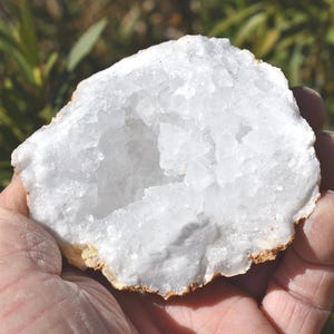 Moroccan Quartz Crystal Geodes: Easy Break, Wholesale Bulk