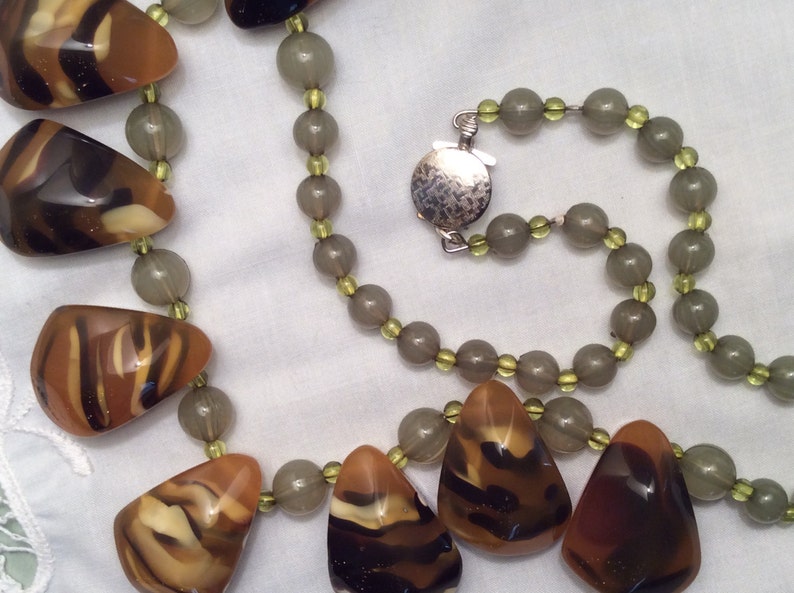 Fashion Accessory Statement Jewelry Exotic Jungle Safari Design Jewelry Vintage Animal Print Faux Agate Bead Necklace