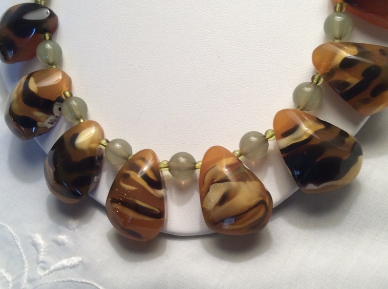 Fashion Accessory Statement Jewelry Exotic Jungle Safari Design Jewelry Vintage Animal Print Faux Agate Bead Necklace