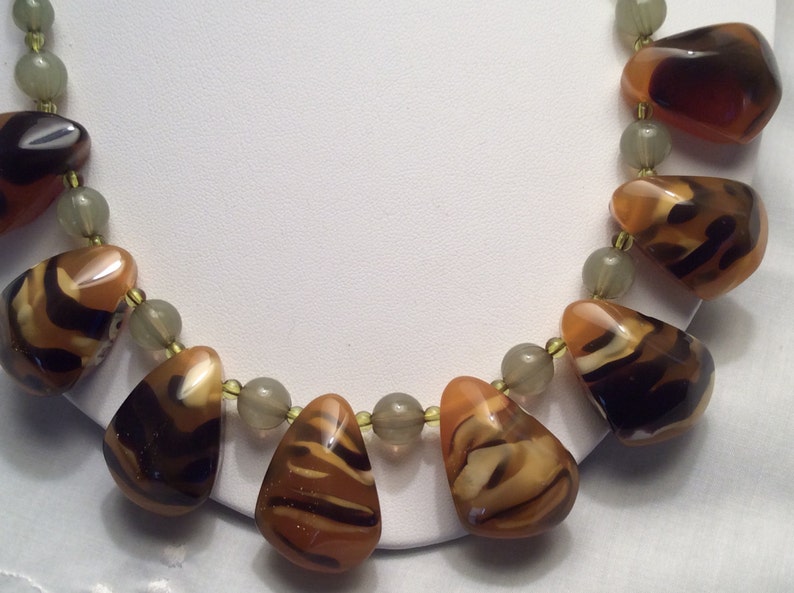 Fashion Accessory Statement Jewelry Exotic Jungle Safari Design Jewelry Vintage Animal Print Faux Agate Bead Necklace
