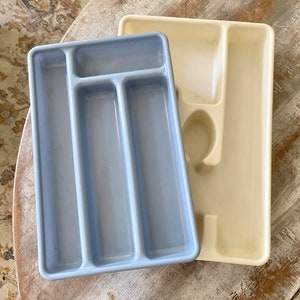 Paire de plateaux à tiroirs Rubbermaid vintage estampés UNIQUE moule pour ranger les ustensiles de cuisine rétro écru bleu clair ARTISANAT à coudre bureau GARAGE organiseurs d'outils
