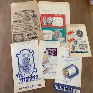 Anni '50 Set 5 Sacchi GLASSINE francesi Vintage non corrispondenti Cucito NOZIONI Panetteria Pasticceria 2 lati Mid Mod Carattere tipografico Carta grafica Ephemera Borse