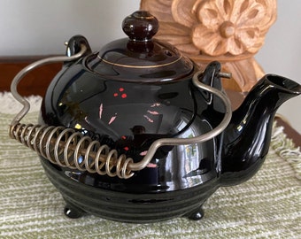 Théière sur pied rétro enroulée avec poignée en métal vintage émaillée faïence poterie rustique ferme en grès bohème asiatique chinoiserie cadeau tea party