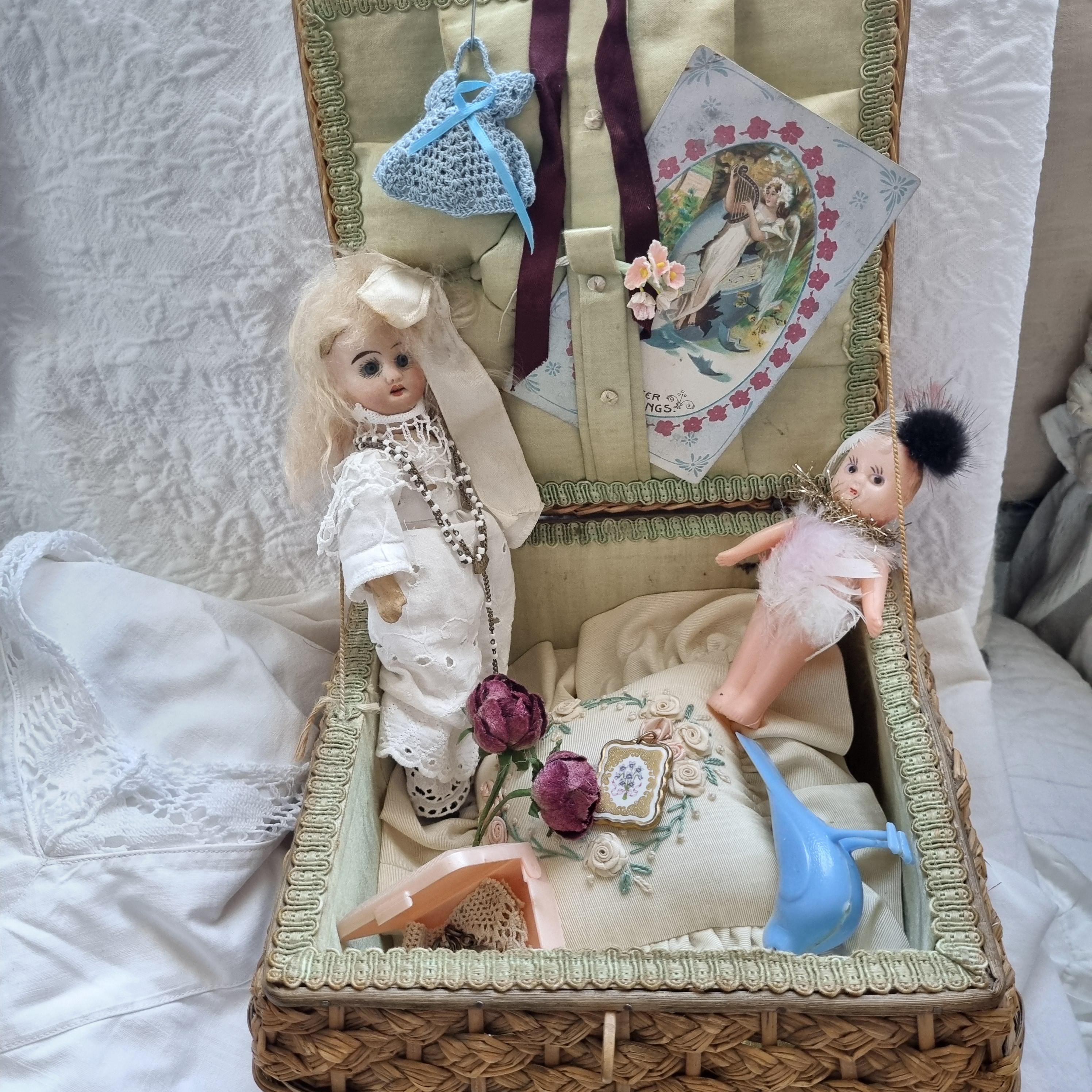Antique doll 　Sheep３匹セット Antique Wicker Basket Set: French Porcelain Doll, Kewpie Doll
