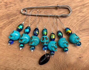 Halloween is here! Set of 7 blue gemstone skull beaded stitch markers, agate gemstone, knitting accessory, knitting gift, yarn tool