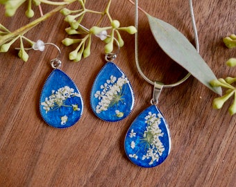 Handmade Pressed Flower Resin Jewelry Set- Royal Blue Background