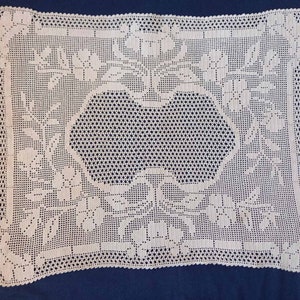 Vintage handgemaakte Mary-kaarttafel gehaakt tafelblad van stof, viooltjes en suikerriet - Rambling Rose-1936