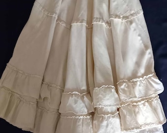 ビクトリア朝のフリル付きペチコートまたはスカート - 博物館展示品 - ビクトリア朝の衣装 - 本物 - 1800年代