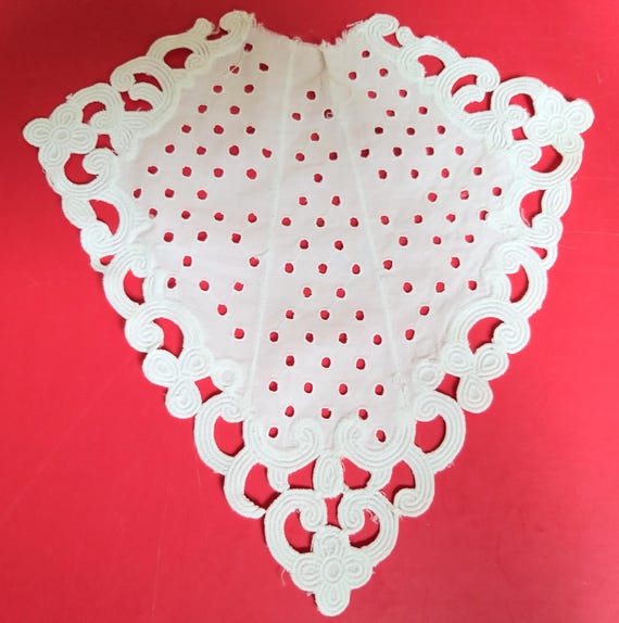 Col Jabot Ancien En Broderie Anglaise – Blanc Coton – Mercerie Vintage
