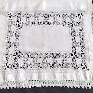 Custodia per camicia da notte antica in lino con ricamo in pizzo ad ago