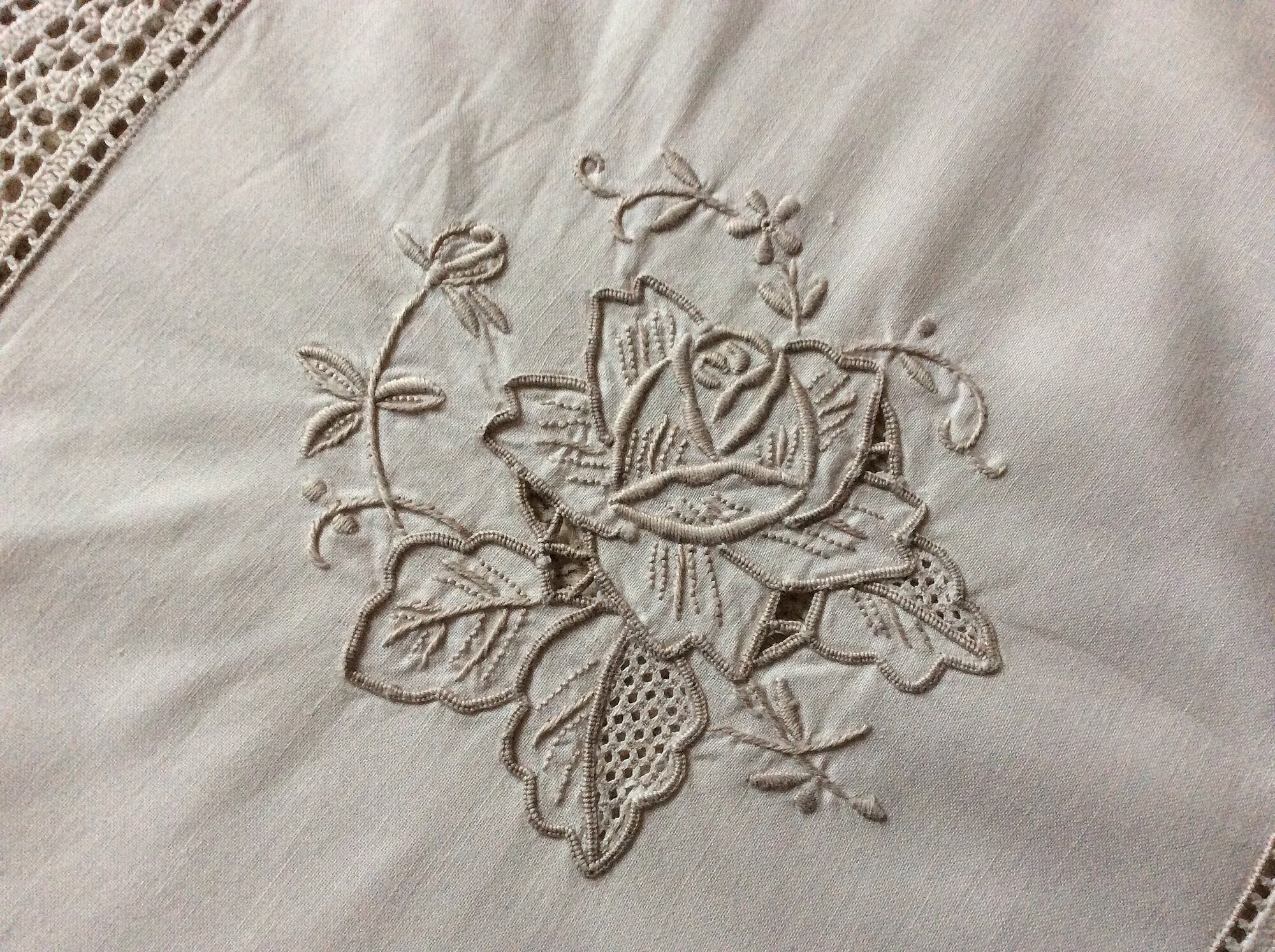 ヴィンテージ刺繍テーブルクロス - バラ柄 - Etsy 日本