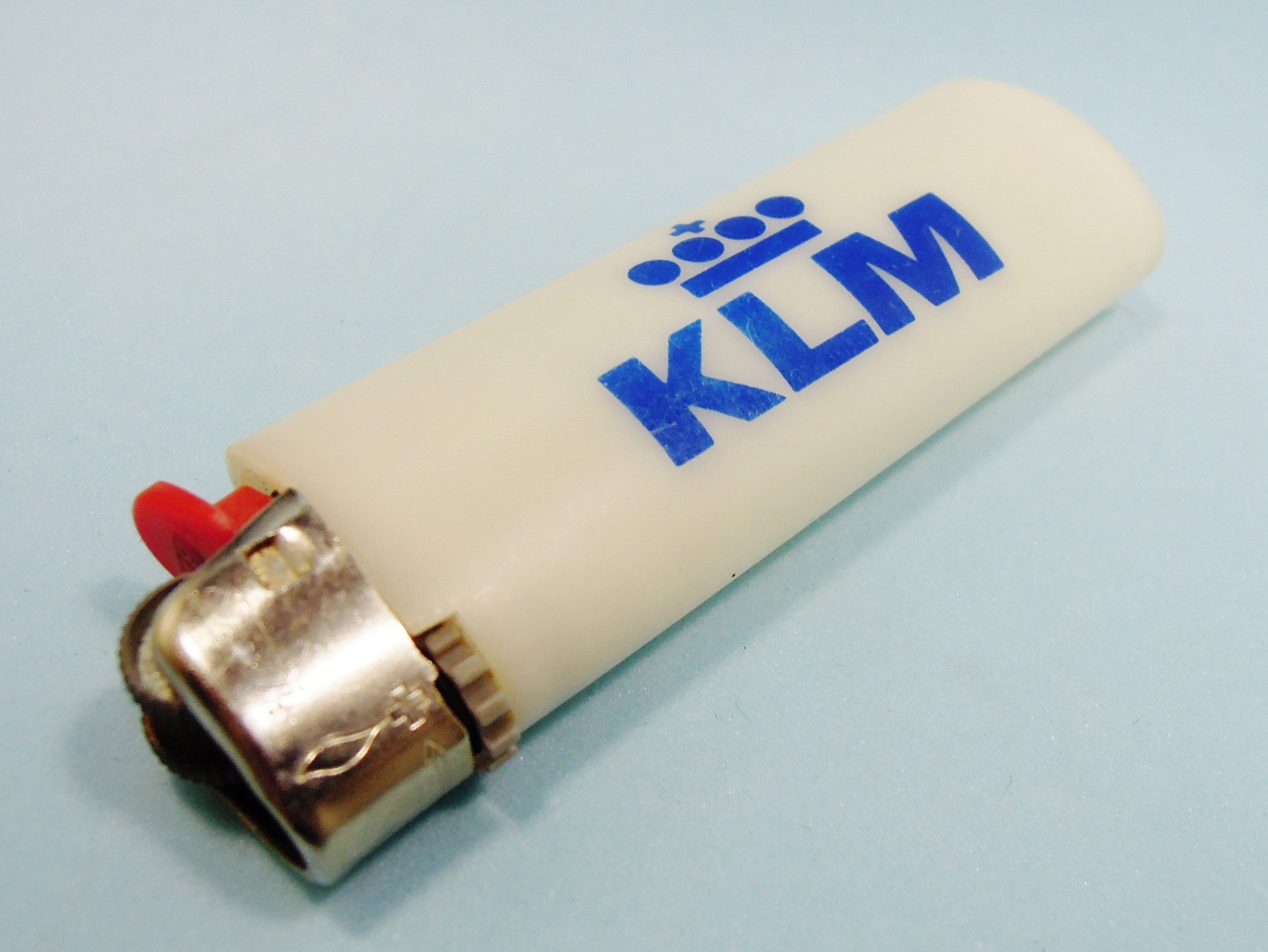 list of prohibited hand baggage items klm