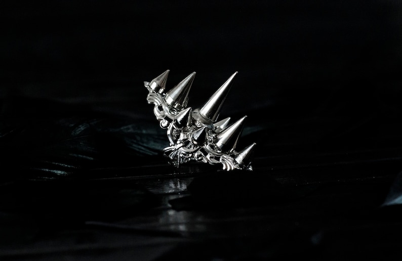Spiked Ring Punk Jewelry Gift for her Ring With Studs "Garoa" Horror Jewelry Goth Girl Gifts, Halloween Ring Witch Jewels immagine 1