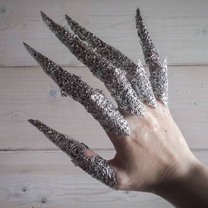 Full Finger Ring with Long Claws &quot;Syndra&quot; - Gothic Gift, Vampire Jewelry, Goth Girl Gift, Valentines Day Gift